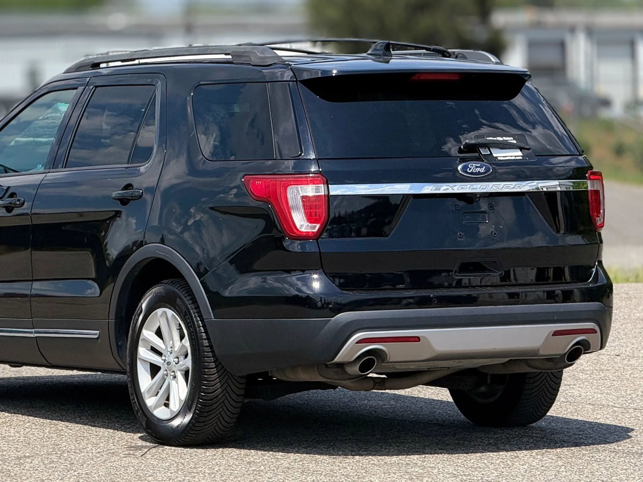 Used 2016 Ford Explorer XLT w/ Equipment Group 202A FWD image 16