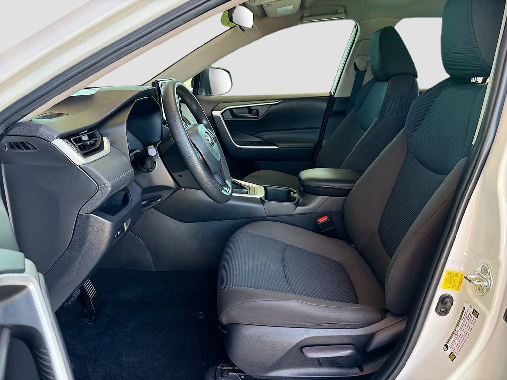 Used 2022 Toyota RAV4 LE FWD image 18