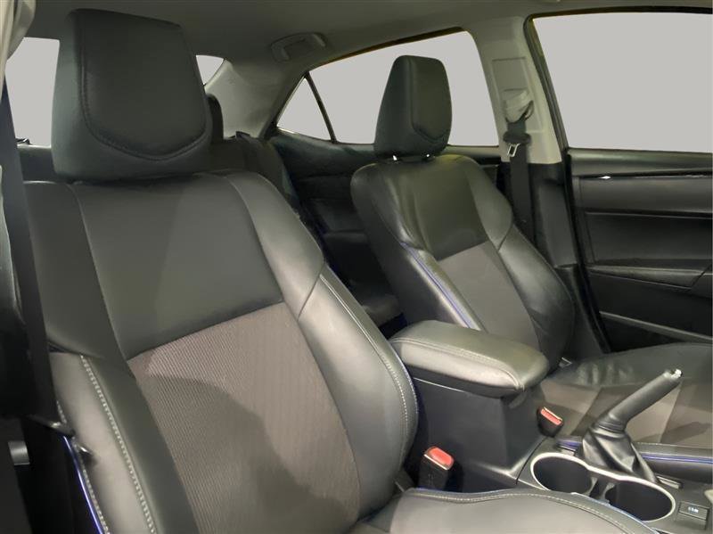 Used 2018 Toyota Corolla SE w/ Carpet Mat Package (TMS) FWD image 25