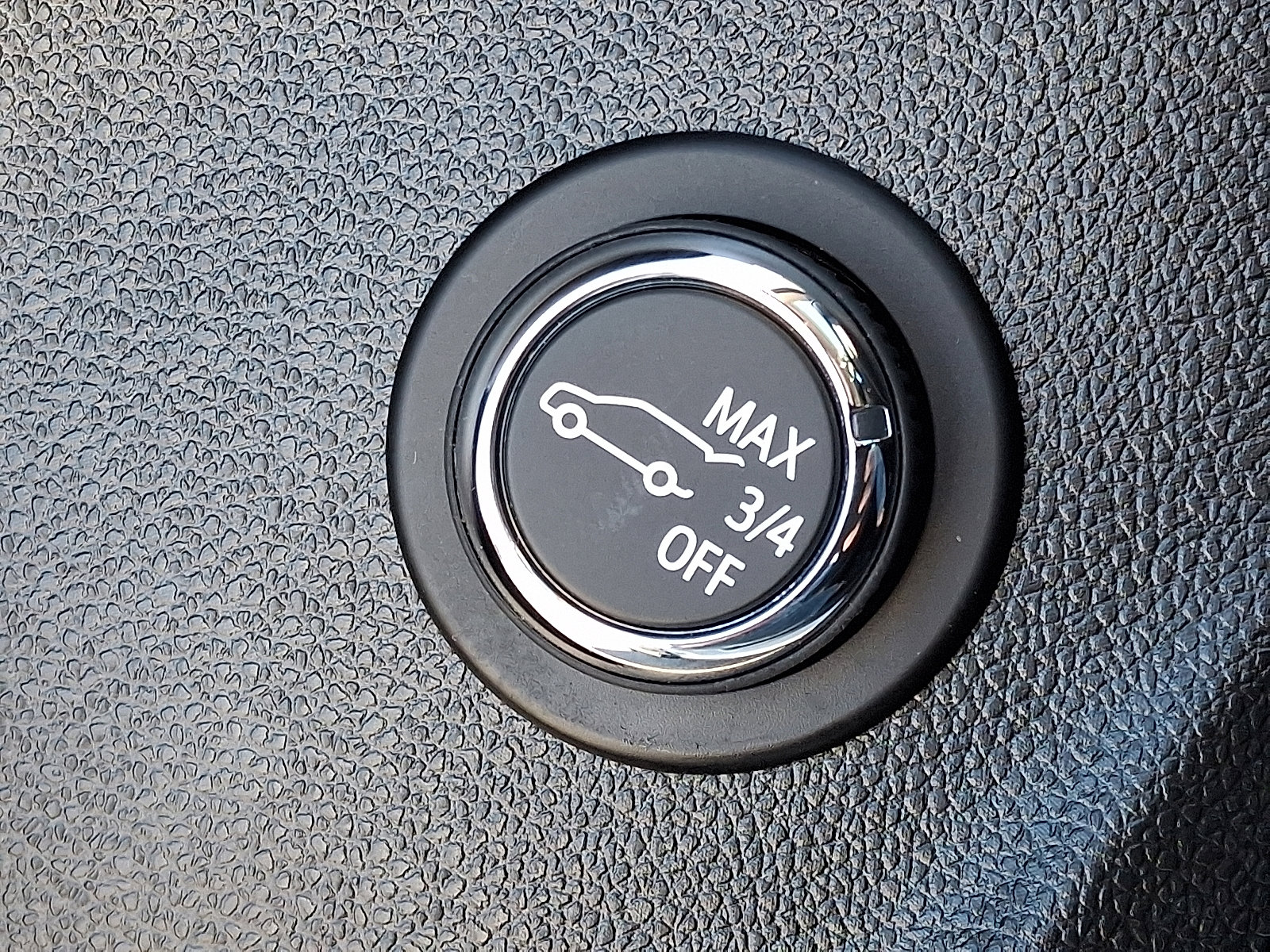 Used 2023 Buick Envision Essence w/ Sport Touring Package image 25