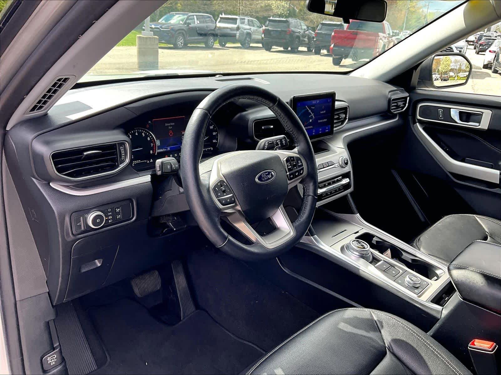 Used 2020 Ford Explorer XLT w/ Equipment Group 202A AWD/4WD image 8
