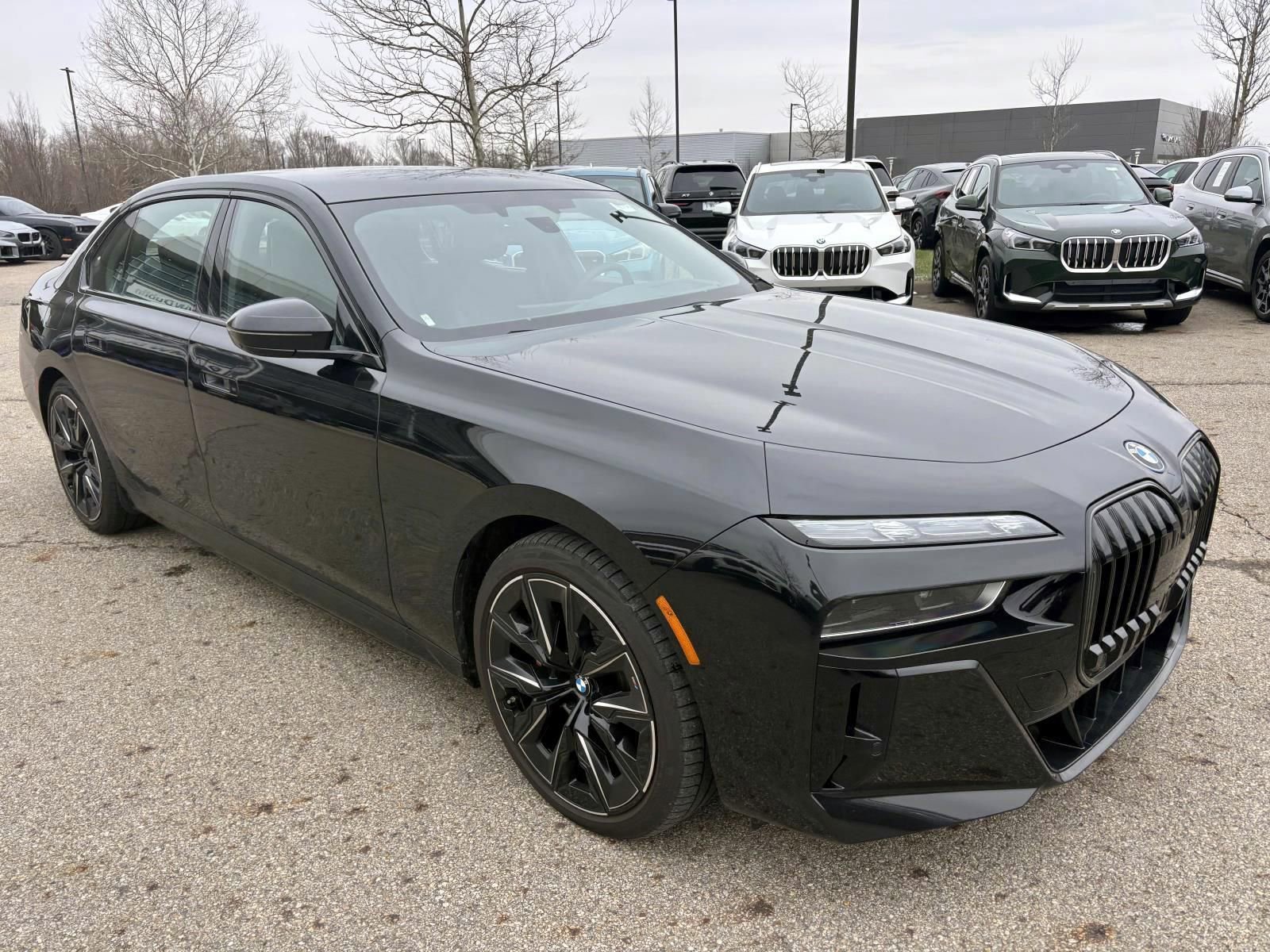 Used 2026 BMW i7 xDrive60 w/ Executive Package AWD/4WD image 3
