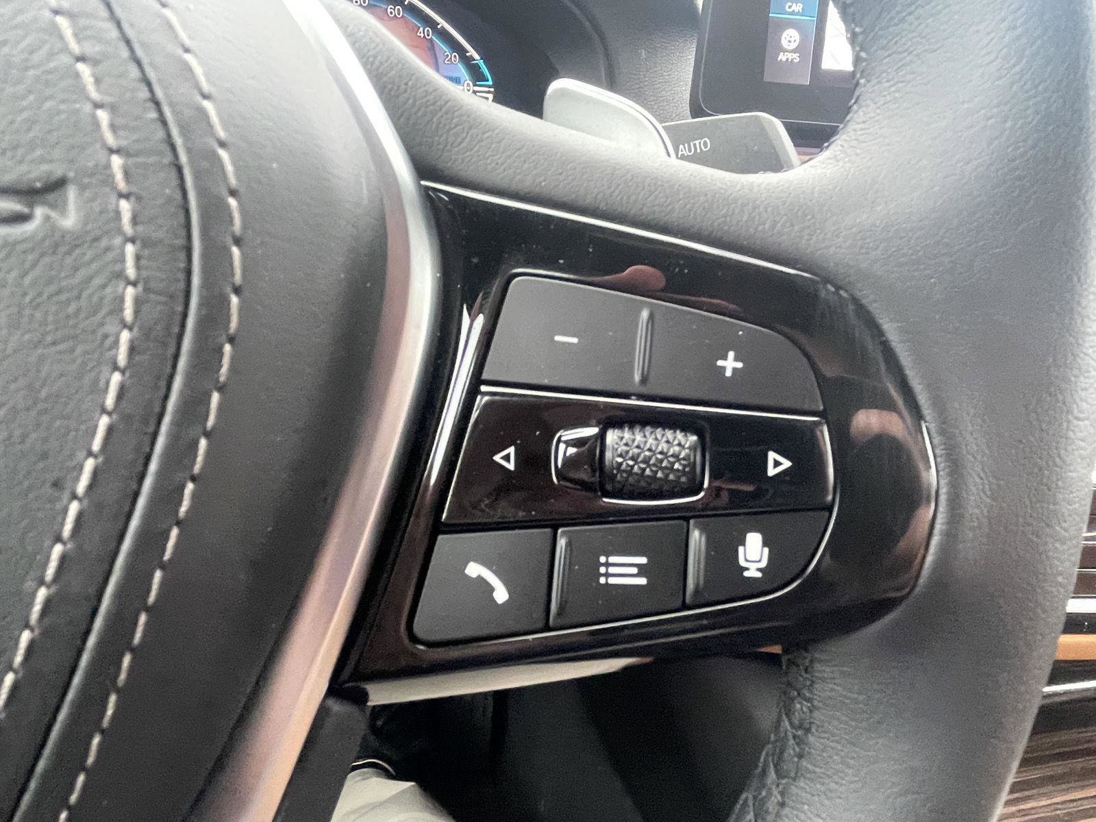 Used 2023 BMW 530e xDrive w/ Premium Package image 15