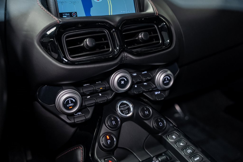 Used 2020 Aston Martin V8 Vantage Coupe image 44