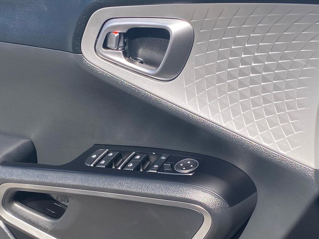 Used 2025 Kia Soul LX image 16