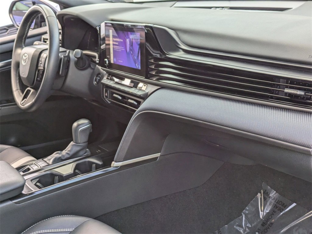 Used 2025 Toyota Camry SE image 32