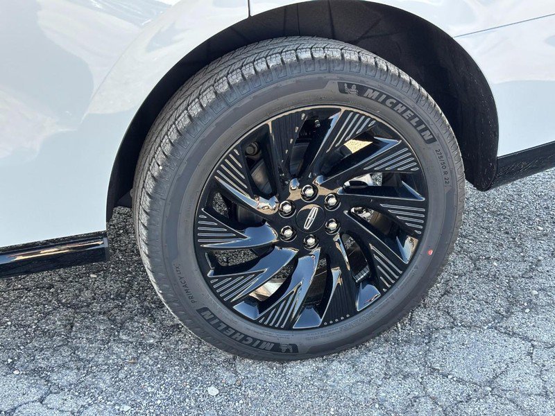 New 2026 Lincoln Navigator Reserve AWD/4WD image 9
