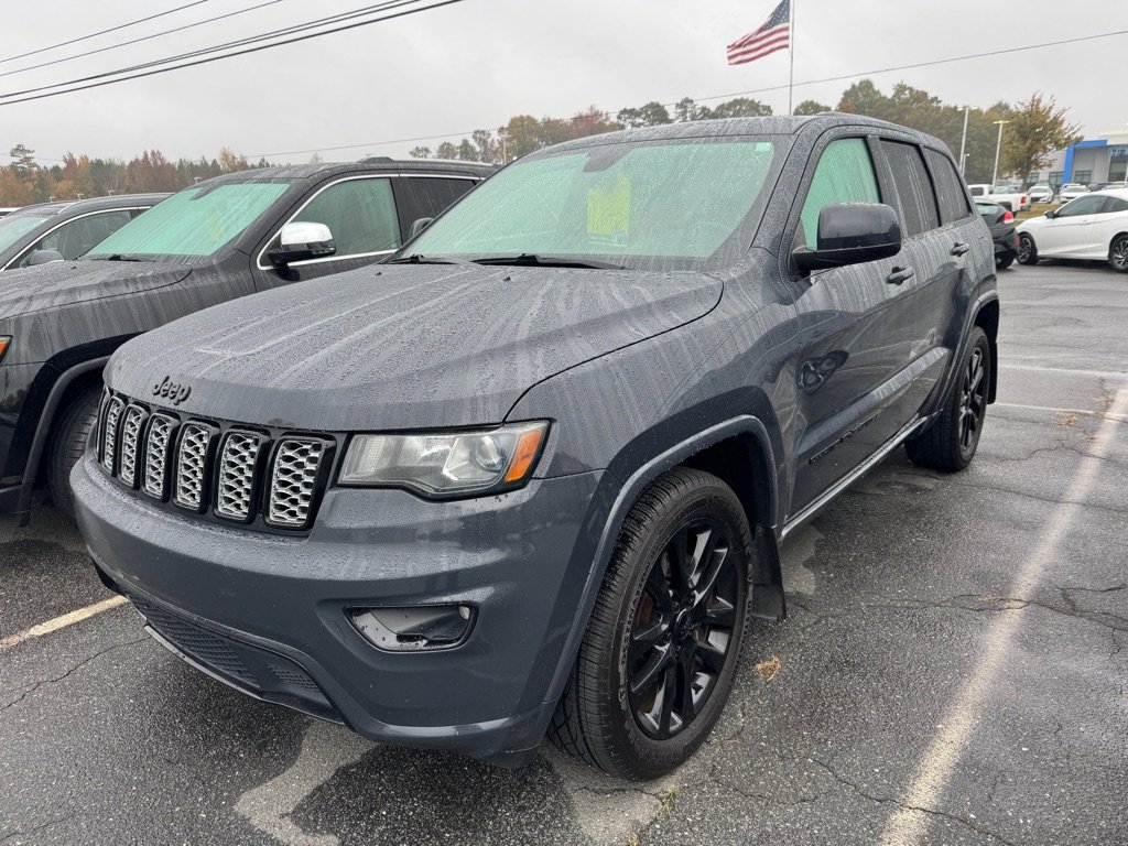 Used 2017 Jeep Grand Cherokee Altitude image 5