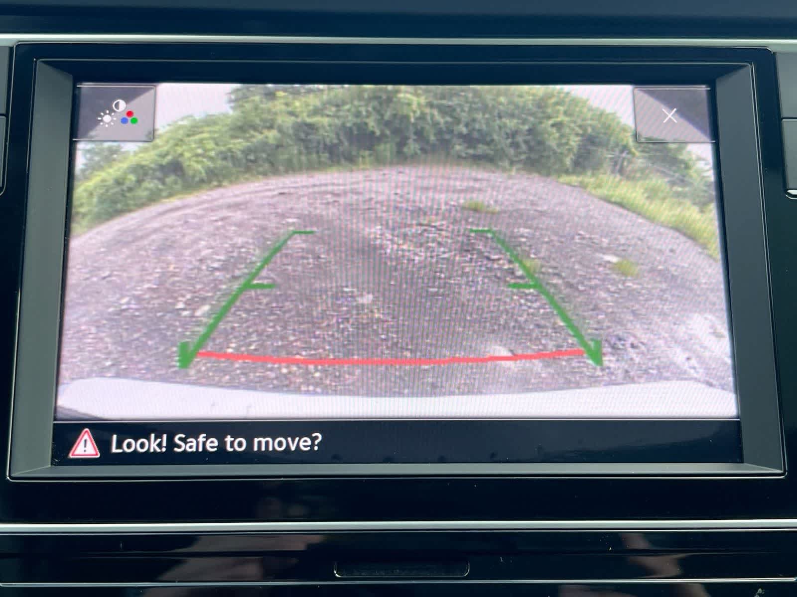 Used 2024 Volkswagen Jetta SE w/ Panoramic Sunroof Package FWD image 29