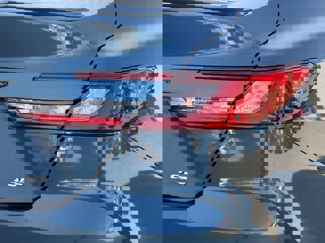 Used 2025 Toyota Camry SE image 7