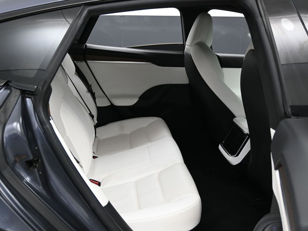 Used 2022 Tesla Model S image 39