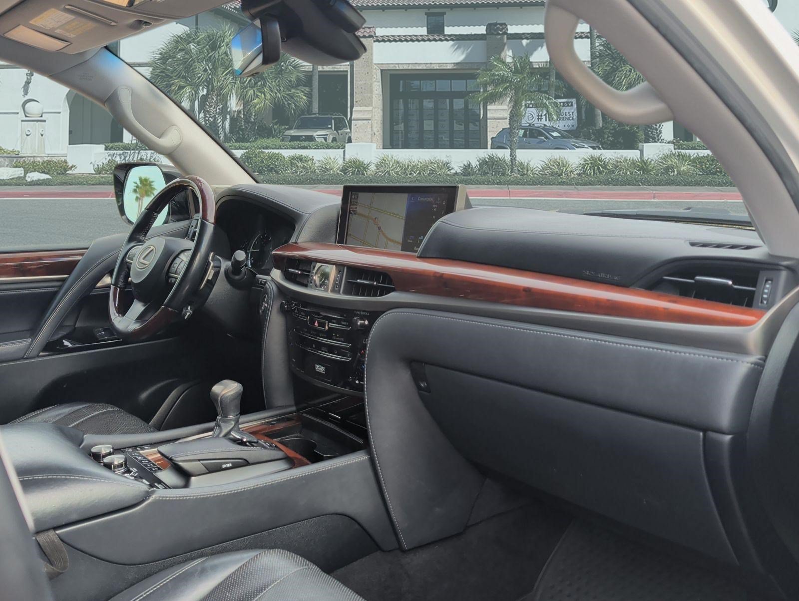 Used 2019 Lexus LX 570 4WD w/ Luxury Package image 30