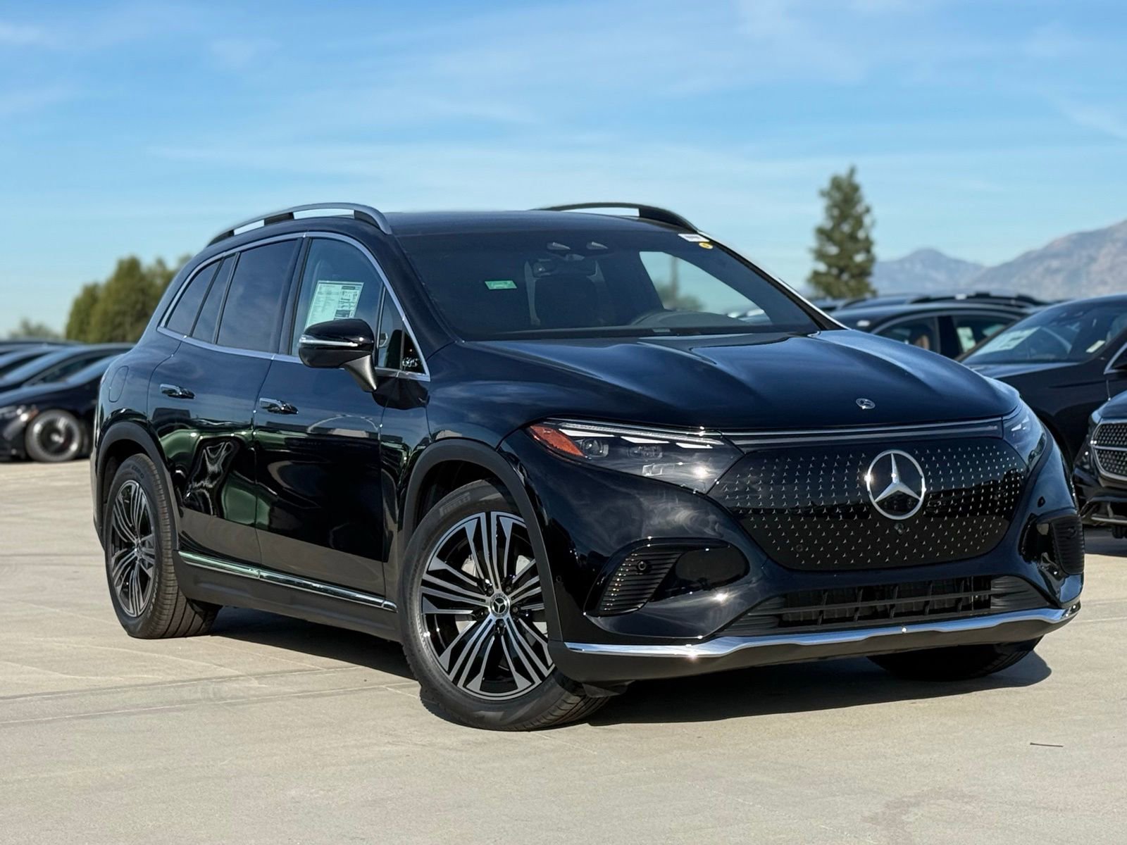 New 2026 Mercedes-Benz EQS 400 4MATIC SUV image 2