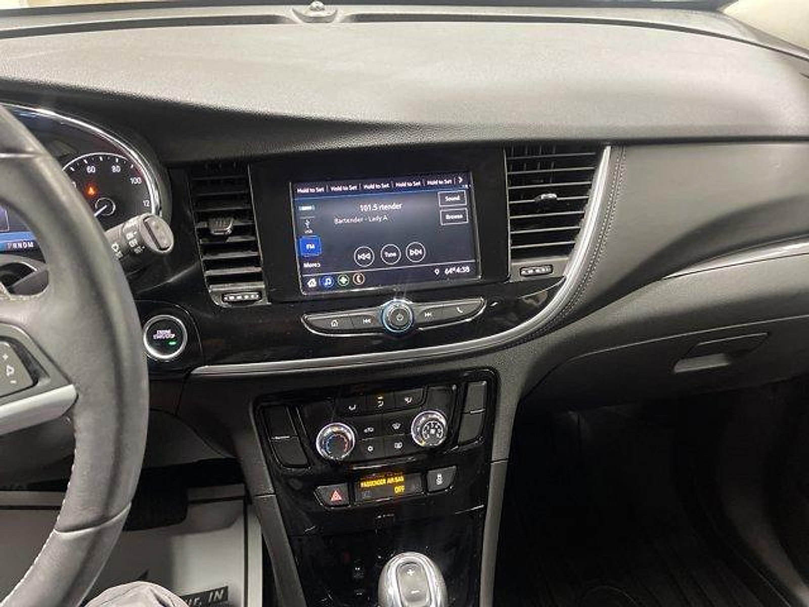 Used 2021 Buick Encore Preferred AWD/4WD image 23