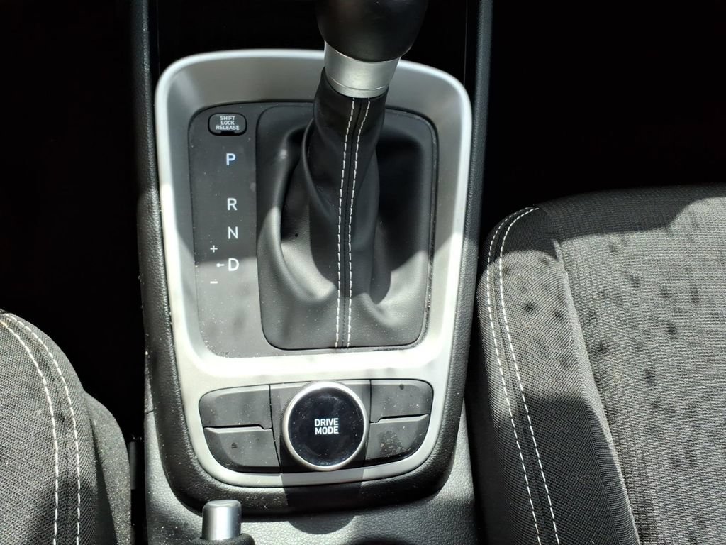 Used 2025 Hyundai Venue SEL FWD image 24