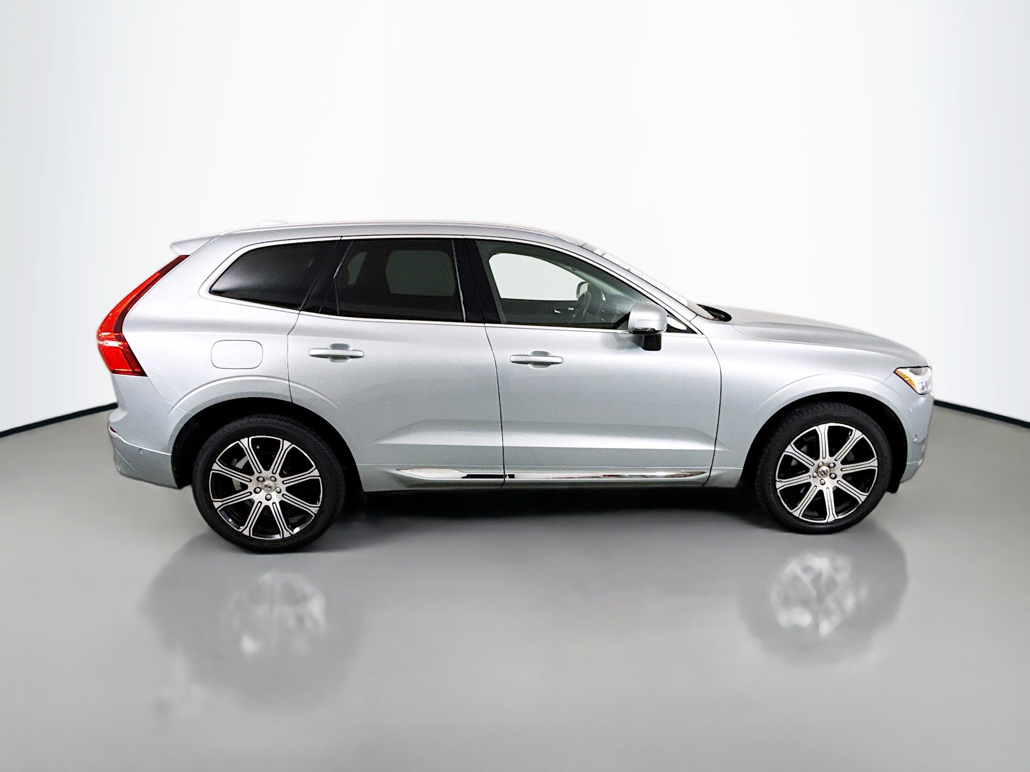 Used 2018 Volvo XC60 T5 Inscription w/ Convenience Package image 8