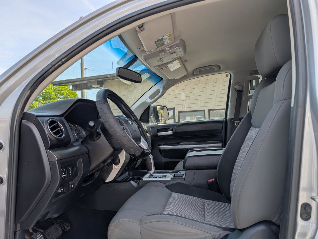 Used 2017 Toyota Tundra SR5 w/ SR5 Upgrade Package image 12