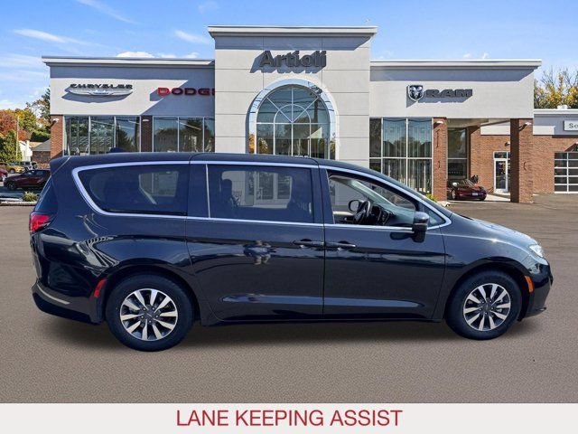 Used 2023 Chrysler Pacifica Touring-L FWD image 7