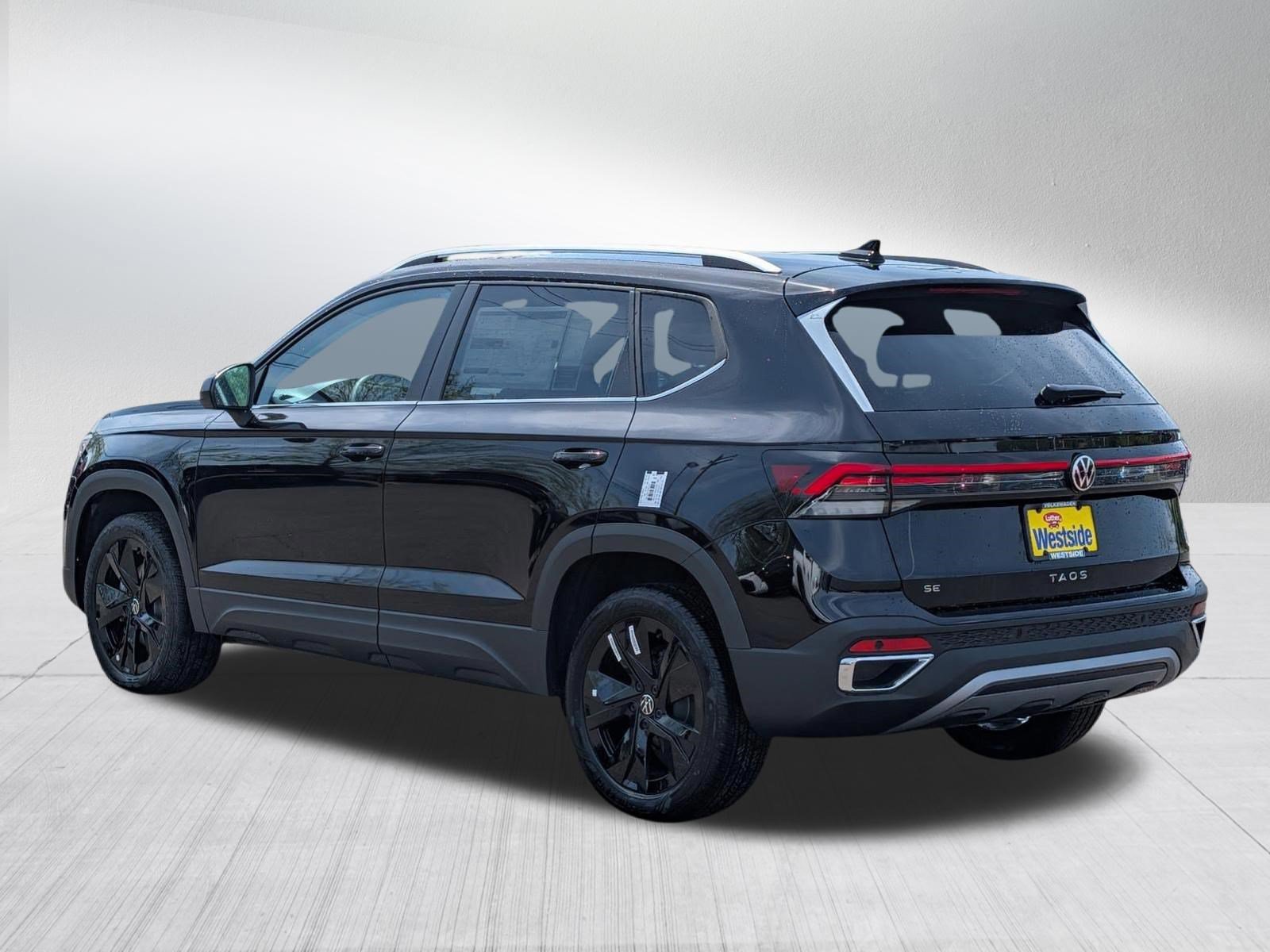 New 2026 Volkswagen Taos SE FWD image 2