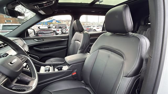 New 2026 Jeep Grand Cherokee L Limited w/ Limited Altitude Package AWD/4WD image 26