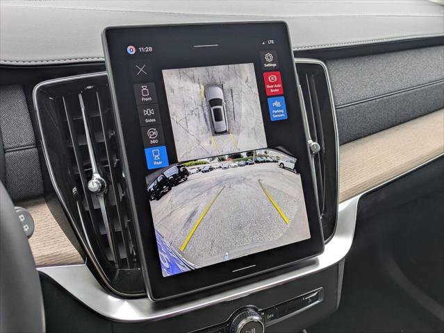 New 2026 Volvo XC90 T8 Plus w/ Protection Package AWD/4WD image 9