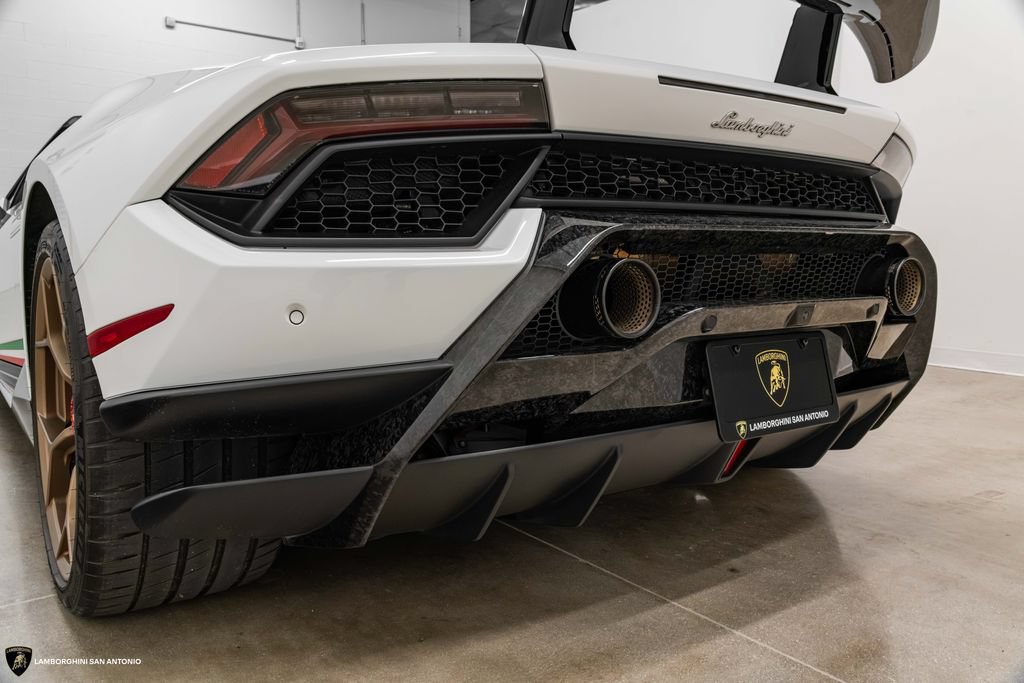 Used 2019 Lamborghini Huracan Performante AWD/4WD image 24
