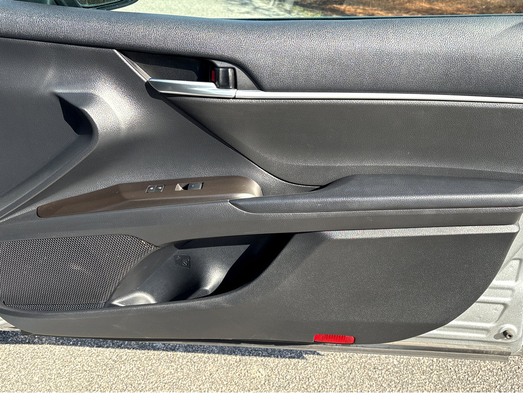 Used 2023 Toyota Camry SE image 10