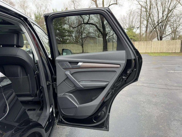 Used 2022 Audi Q5 2.0T Premium image 24