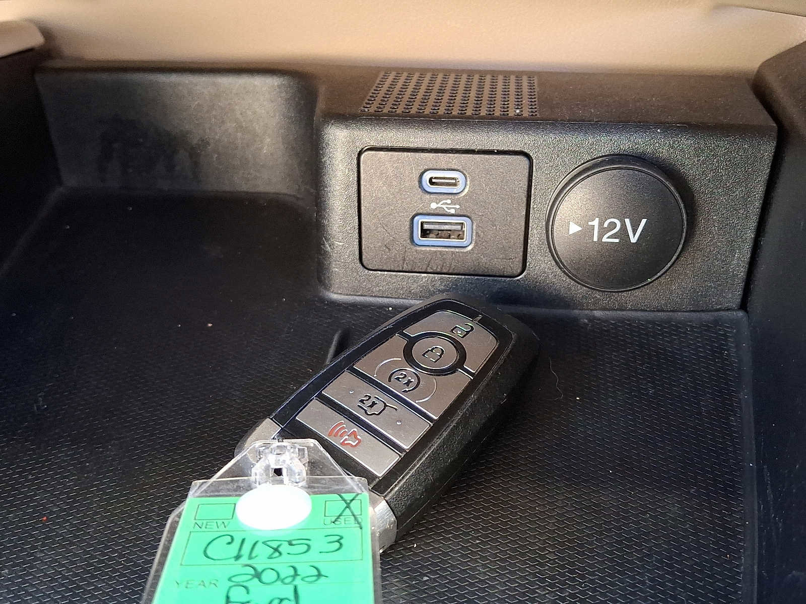 Used 2022 Ford Escape Titanium w/ Class II Trailer Tow Package image 27