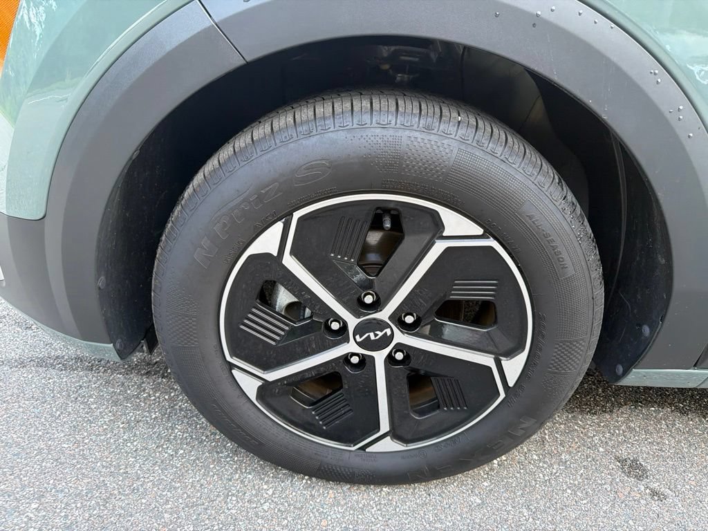 Certified 2025 Kia Niro EX FWD image 26