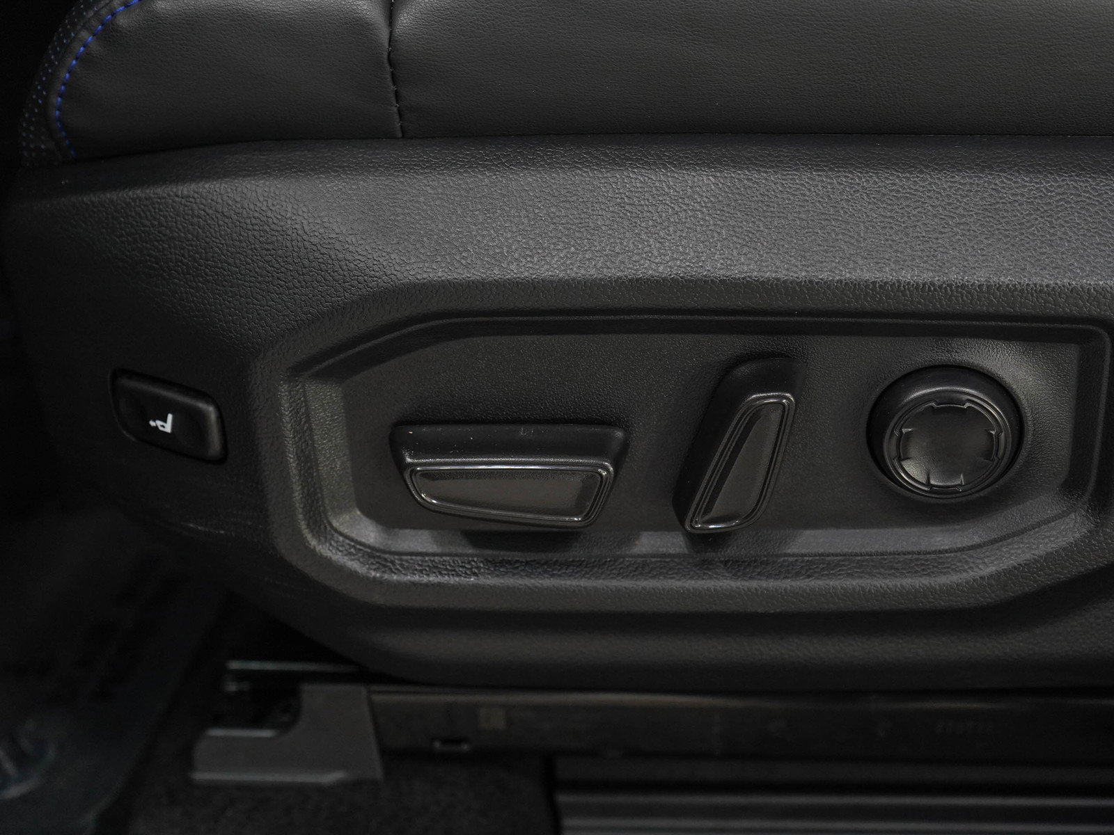 Used 2024 Toyota Tundra Platinum w/ TRD Off-Road Package AWD/4WD image 25