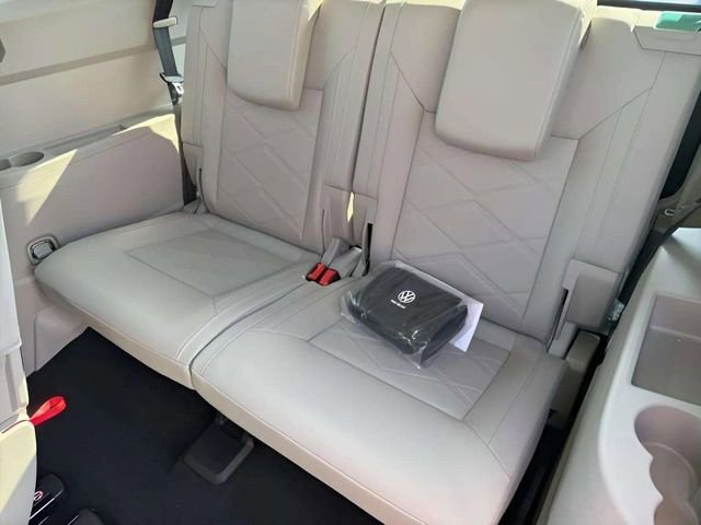 New 2026 Volkswagen Atlas SE image 9