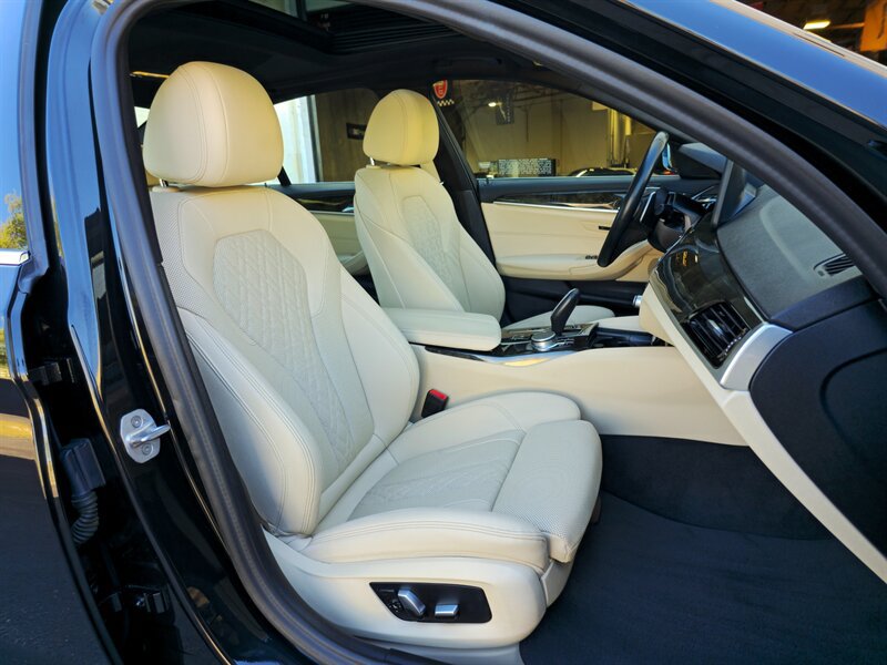 Used 2021 BMW 530e w/ Parking Assistance Package RWD image 27