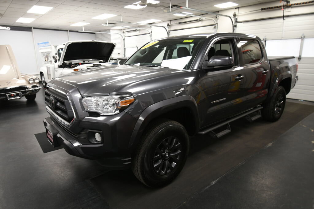 Used 2023 Toyota Tacoma SR5 AWD/4WD image 4