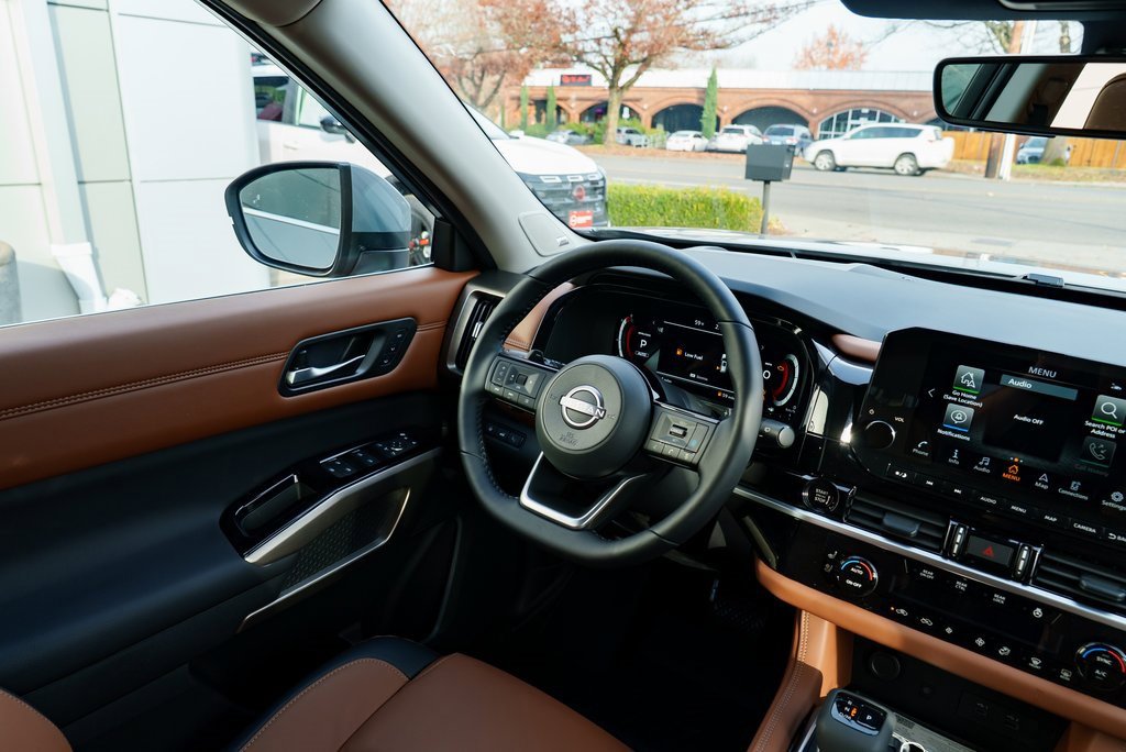 New 2025 Nissan Pathfinder Platinum image 11