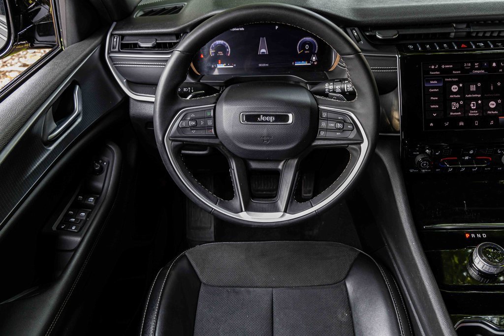 Used 2023 Jeep Grand Cherokee L Laredo image 16