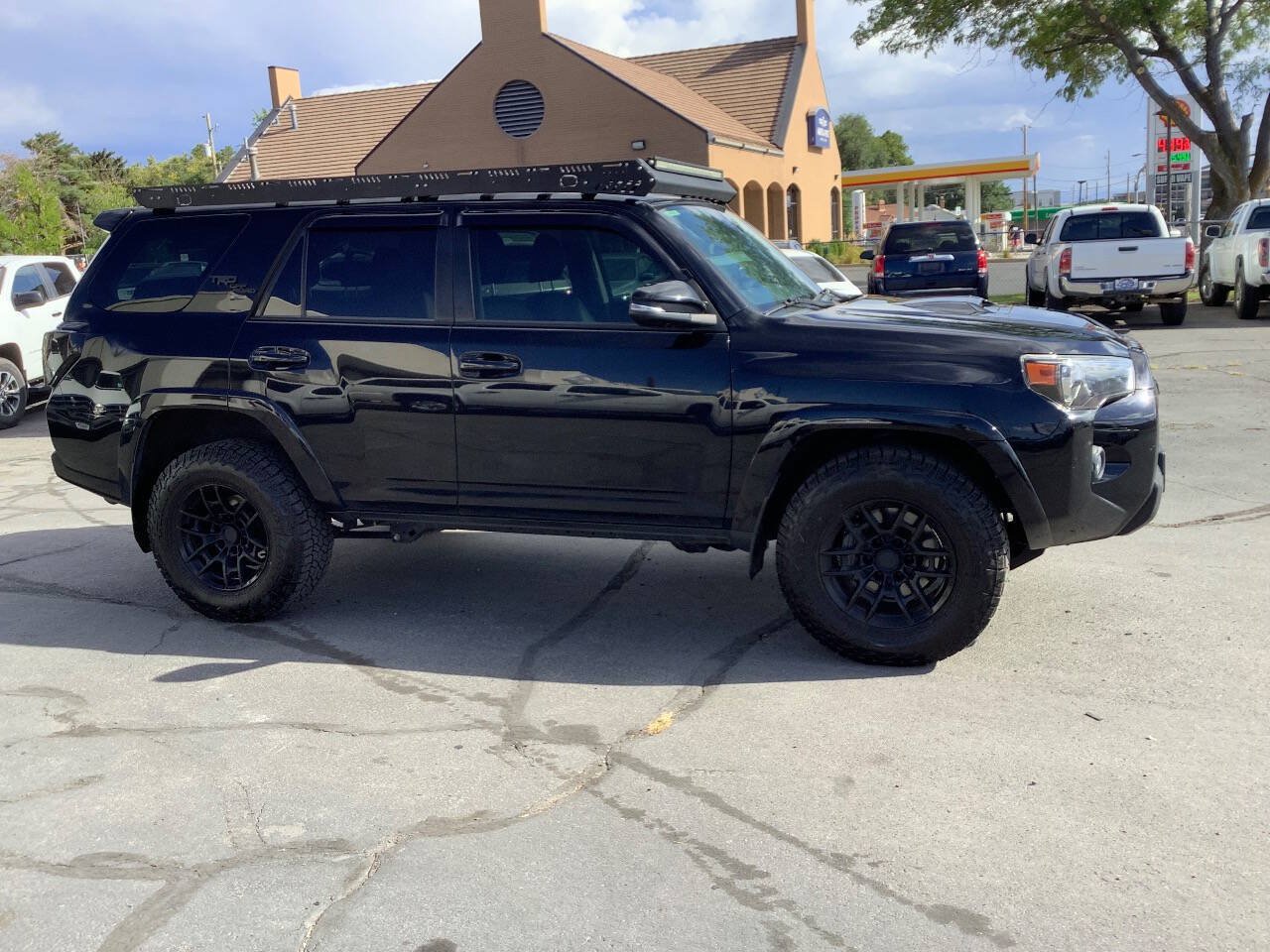 Used 2022 Toyota 4Runner TRD Off-Road Premium AWD/4WD image 10