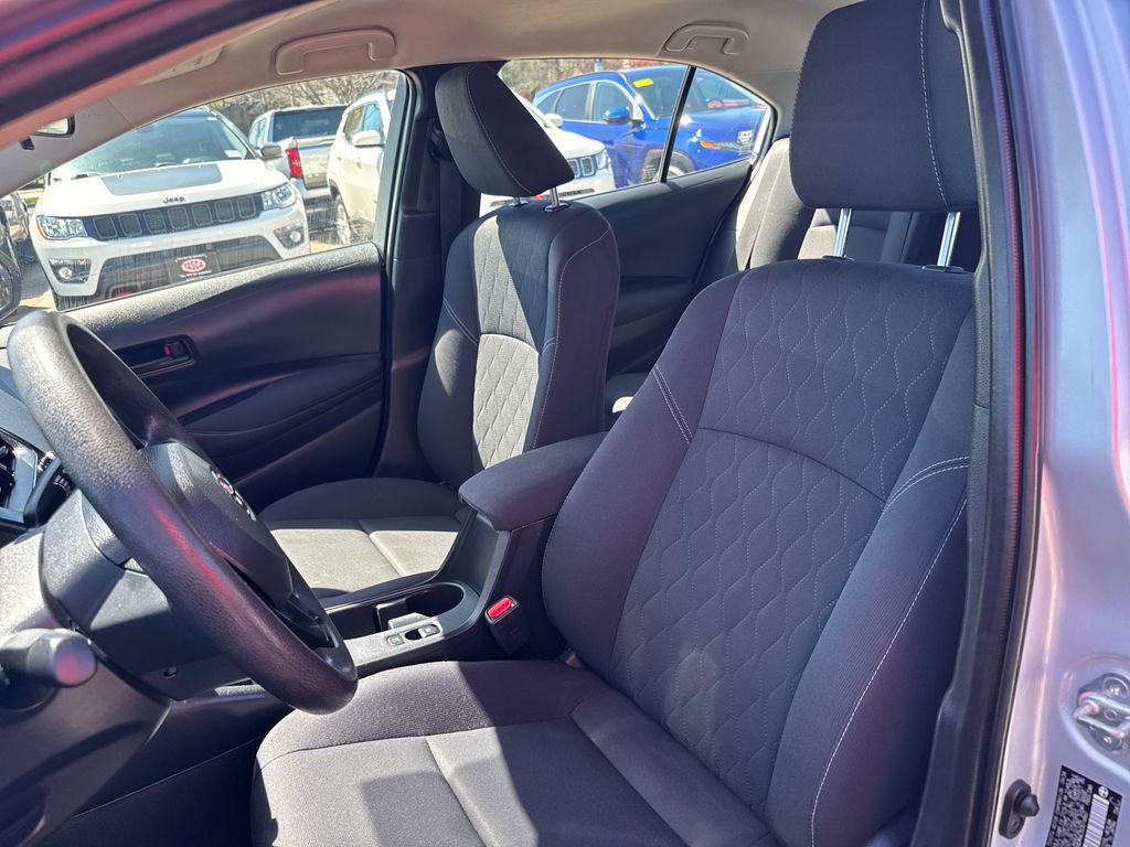 Used 2025 Toyota Corolla LE AWD/4WD image 15