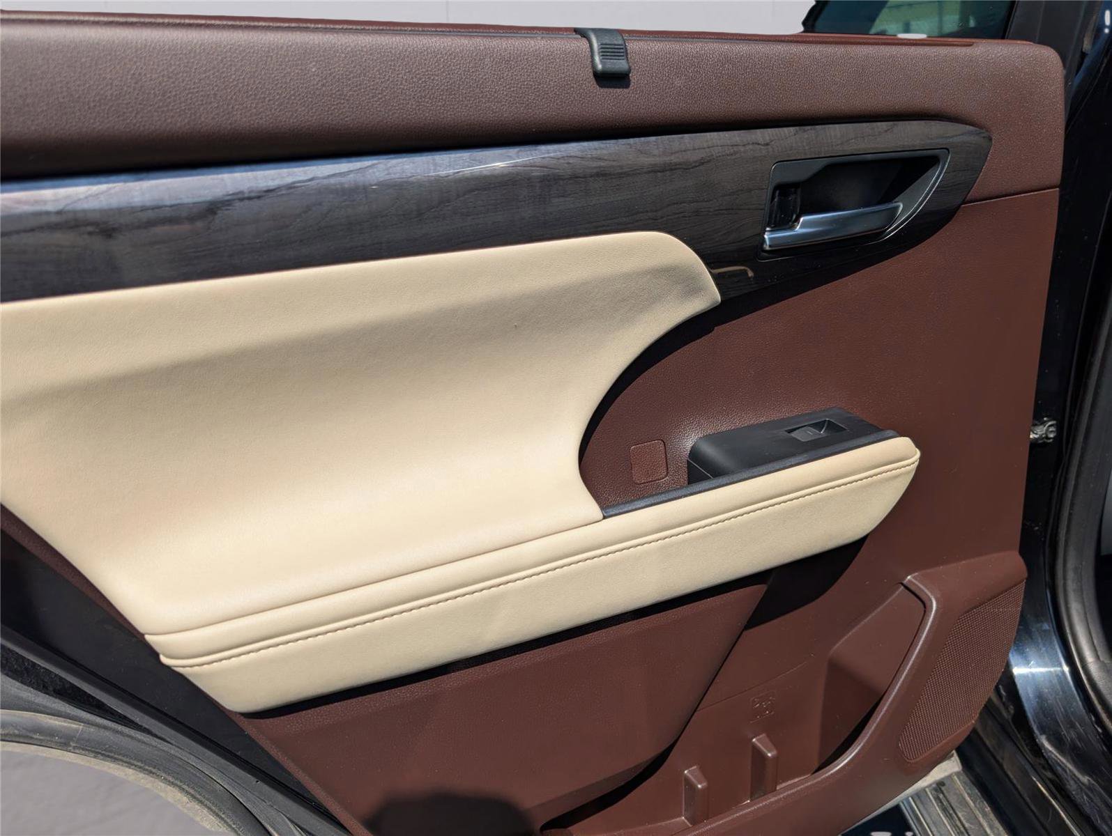 Used 2021 Toyota Highlander Limited image 34