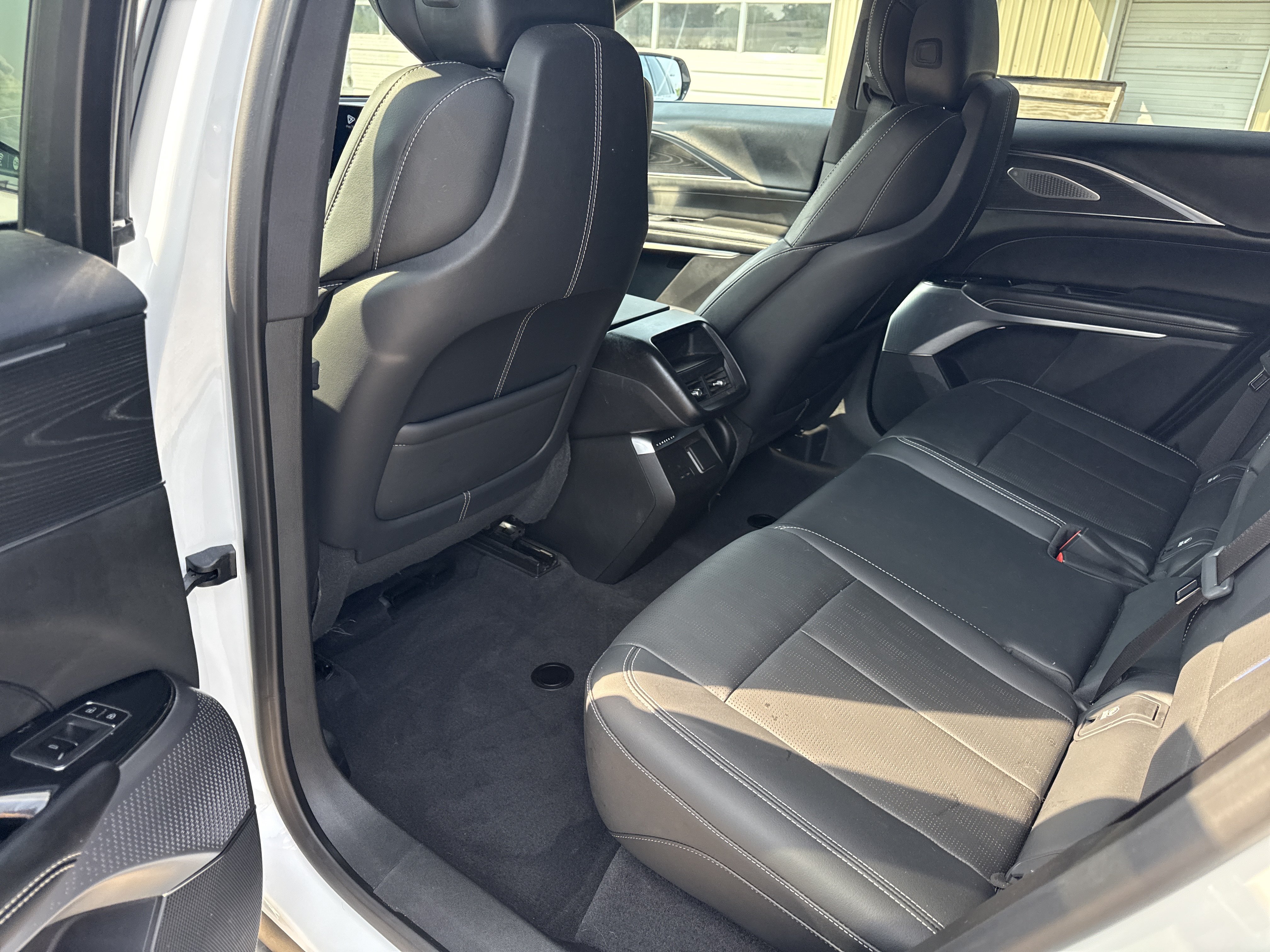 Used 2024 Cadillac Lyriq Luxury AWD/4WD image 17