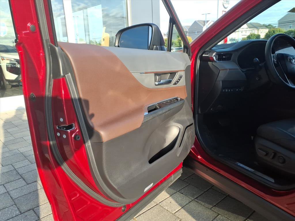 Used 2023 Toyota Venza Limited image 27