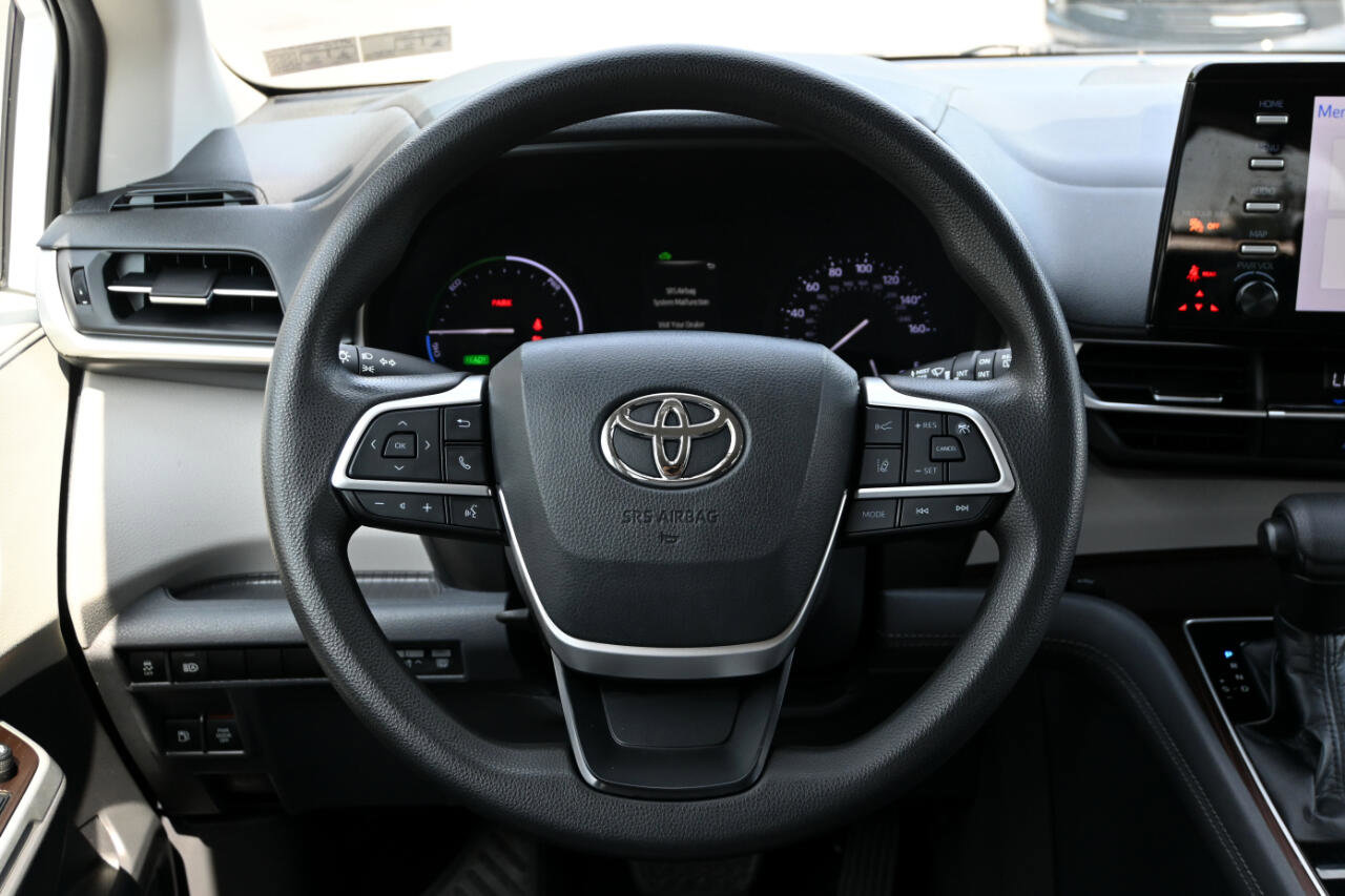 Used 2021 Toyota Sienna LE image 26