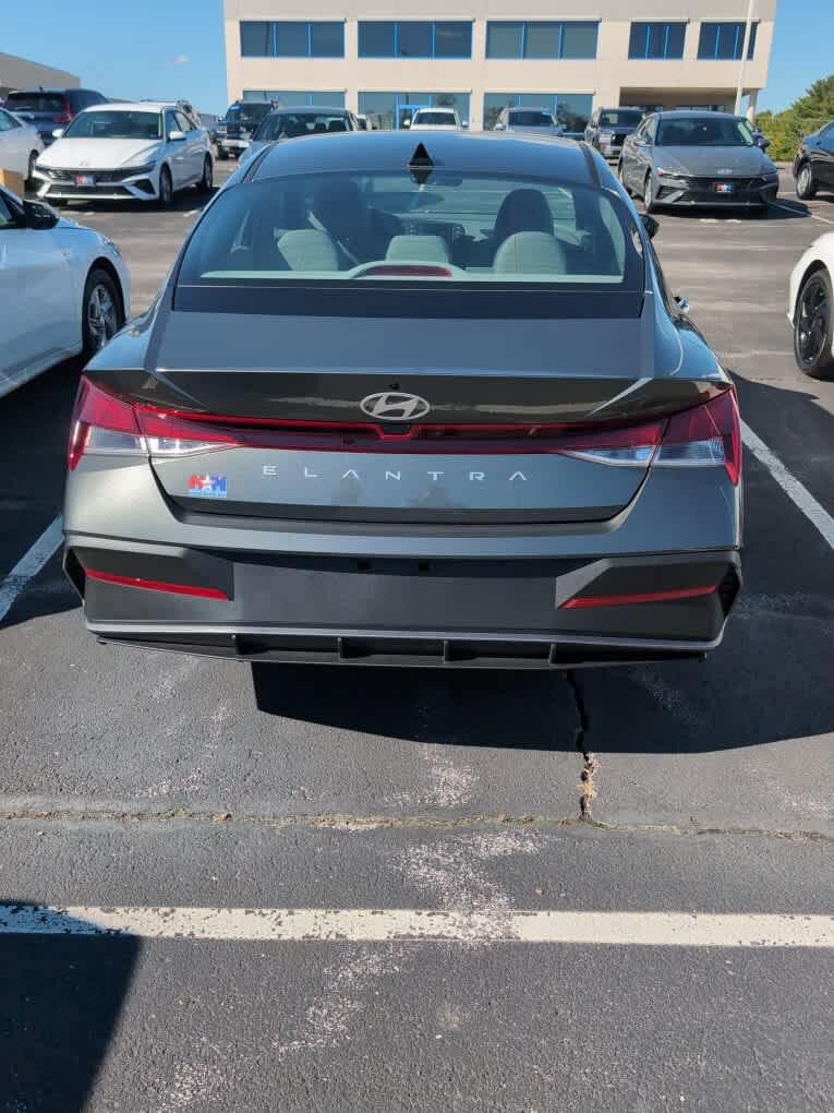 New 2026 Hyundai Elantra SE FWD image 14