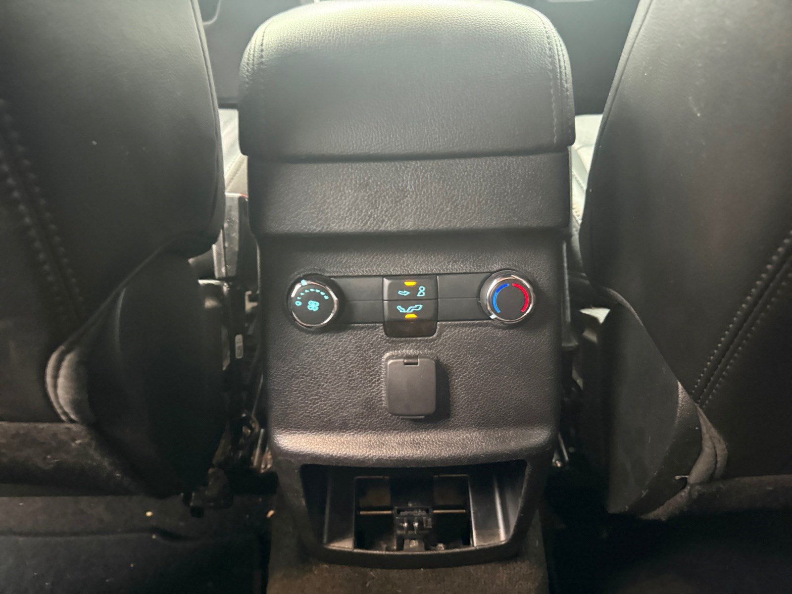 Used 2018 Ford Explorer XLT w/ Equipment Group 202A AWD/4WD image 30