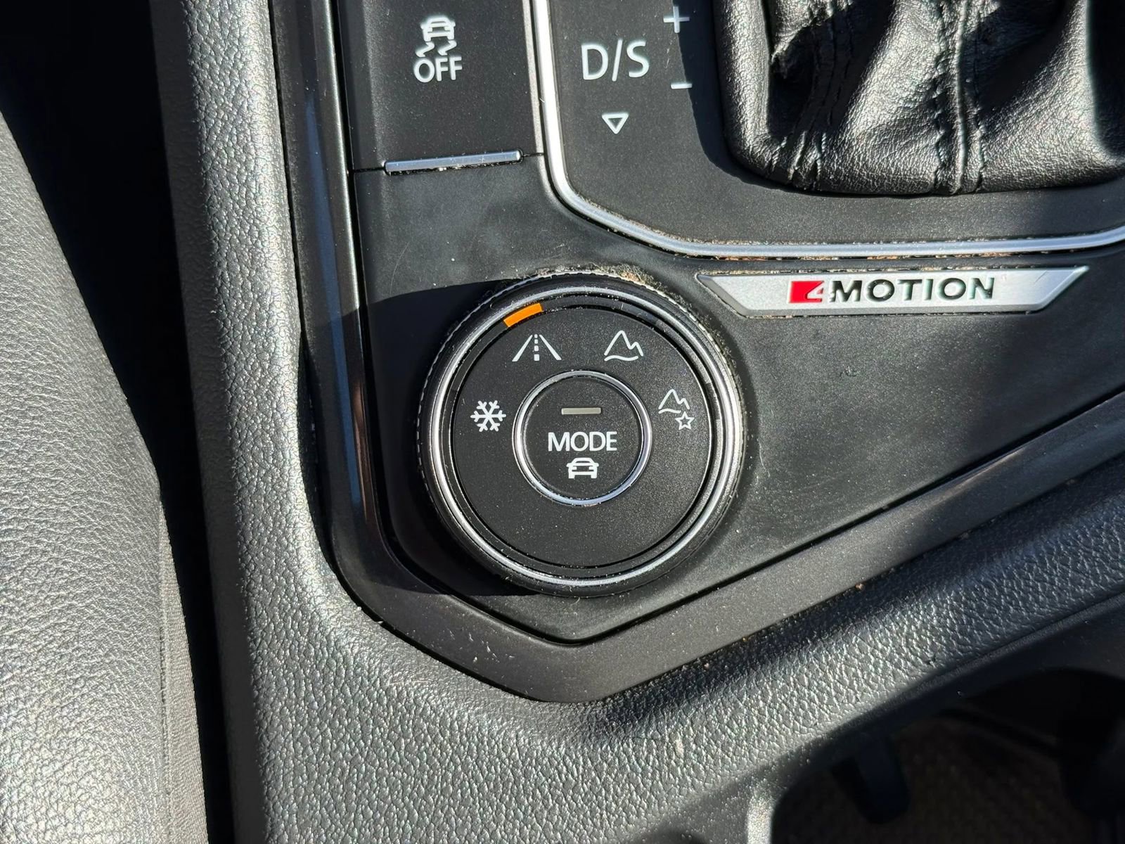 Used 2018 Volkswagen Tiguan SE image 40