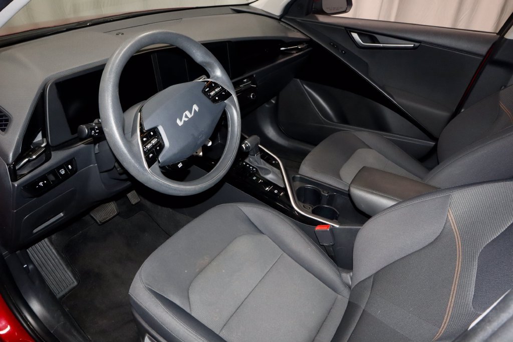 Used 2025 Kia Niro LX FWD image 24