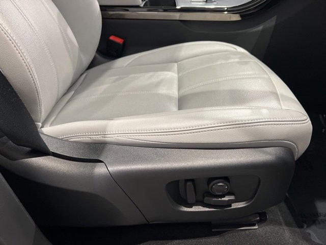 Used 2025 Land Rover Range Rover Evoque S image 53