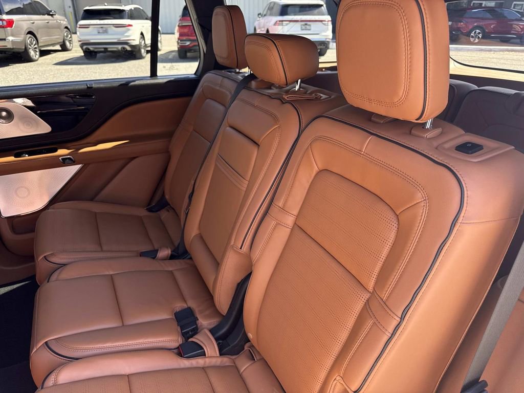 Certified 2024 Lincoln Aviator Black Label AWD/4WD image 14