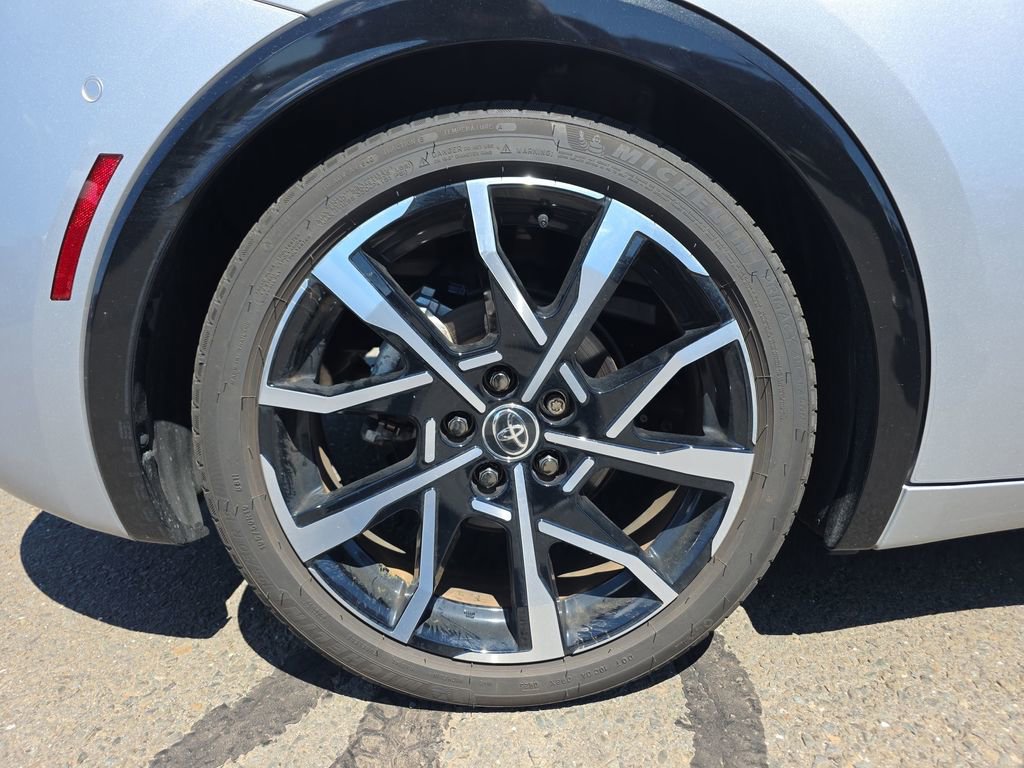 Used 2025 Toyota Prius Plug-In Hybrid w/ Limited Premium Package image 12