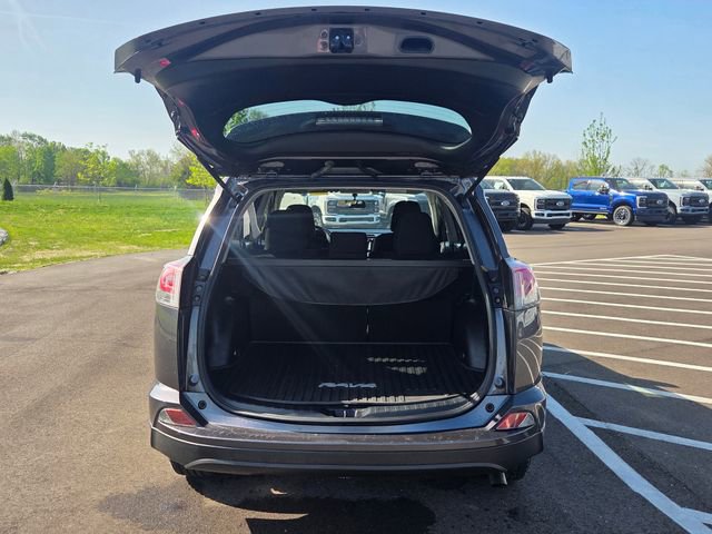 Used 2016 Toyota RAV4 LE AWD/4WD image 10